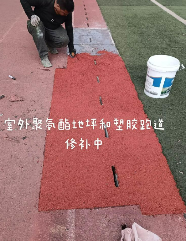 本号镇球场地面翻新维修，核心是先诊断破损